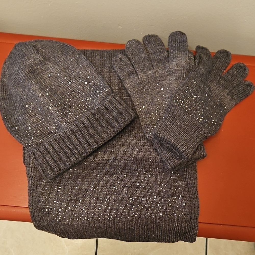 Women's Gray Knit Hat, Scarf, and Gloves Set